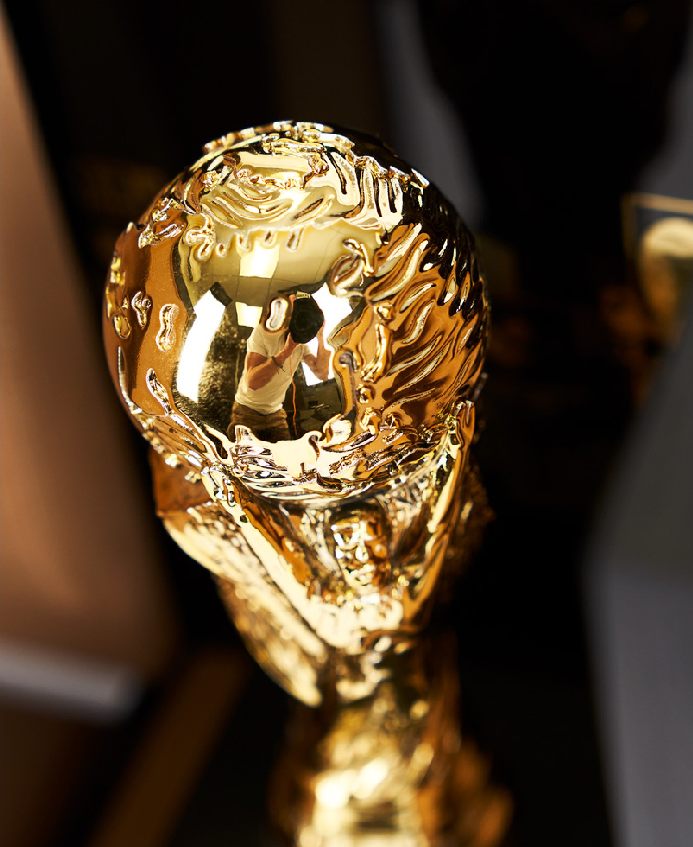 How much does the World Cup trophy weigh? the history of the iconic trophy  - AS USA
